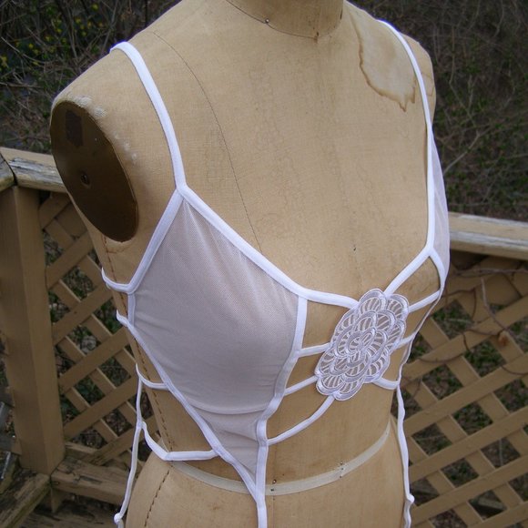 NEW White Fredericks of Hollywood Lingerie + Thong - Picture 8 of 13